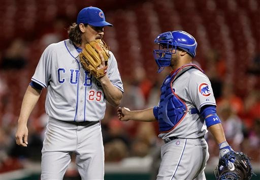 Chicago Cubs starting pitcher Jeff Samardzija (29) talks with catcher Welington Castillo in the sixth inning of a baseball game against the Cincinnati Reds, Tuesday, April 29, 2014, in Cincinnati.