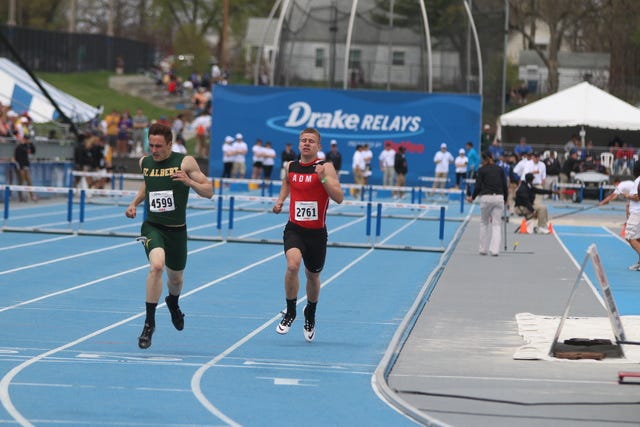 Three compete in 400 meter hurdles at Drake Relays