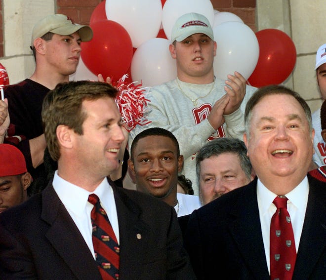 Bob Stoops, left, and David Boren share a laugh on Dec. 1, 1998, the day Stoops was introduced as the OU coach. [OKLAHOMAN ARCHIVES]