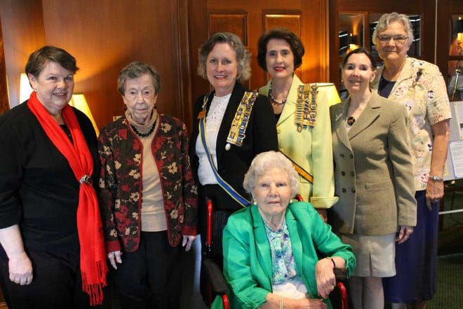 Contributed Five members of the Colonial Dames Beth Collins, Mary Campbell, Dianne Cannestra, Robin Towns, Tommie Elaine Shattuck, Nedra Johnson and (seated) Lalla Barron joined for a meal.