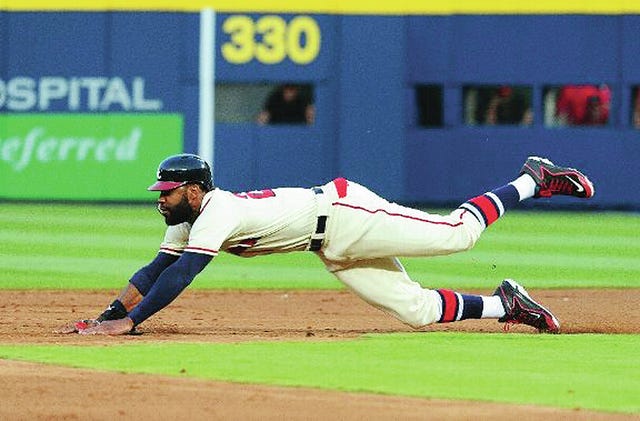 Jason Heyward (22) of the Atlanta Braves steals second base in the third inning against the San Francisco Giants at Turner Field on Saturday in Atlanta, Georgia. (Photo by Scott Cunningham/Getty Images)