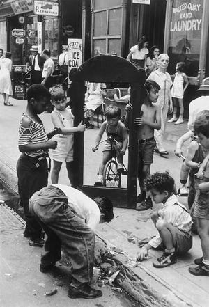 Helen Levitt's New York (Children with Broken Mirror)