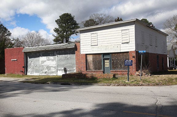 New Bern leaders have approved a request to rezone property at 1702 Trent Blvd. from an R-15 residential district to a C-5 office and institutional district.