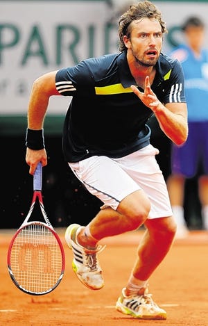 Ernests Gulbis knocked out Roger Federer in five sets in a fourth-round showdown on Sunday at the French Open in Paris.
