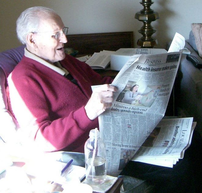 The late Alfred Scheible reads the newspaper in 2007.