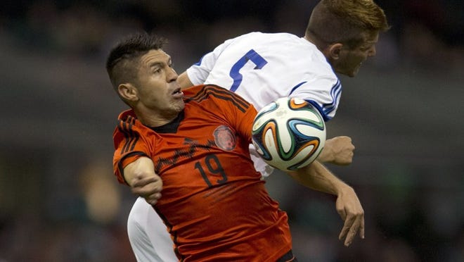 Israel’s Rami Gershon, right, battles for the ball with Mexico’s Oribe Peralta during a friendly soccer match in Mexico City late last month.