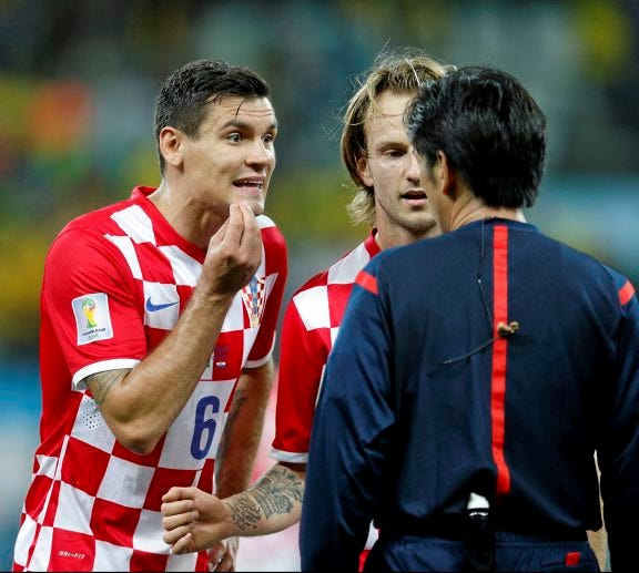 AP PHOTO
Croatia's Dejan Lovren, left, and teamamte Ivan Rakitic, center, complain to referee Yuichi Nishimura during the group A World Cup soccer match between Brazil and Croatia on Thursday in Sao Paulo.