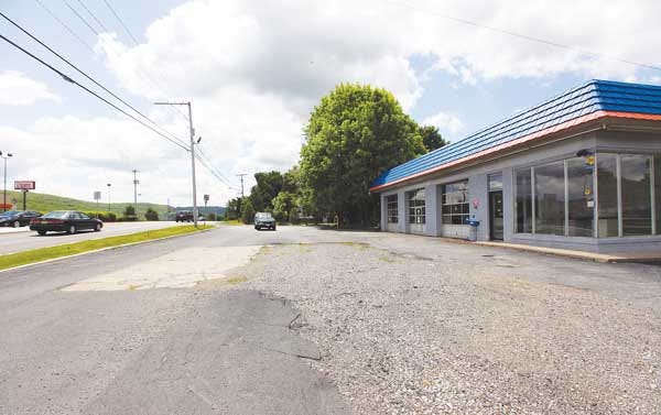 A Walgreens will be built on the site of a closed gas station on Route 23 in Franklin.