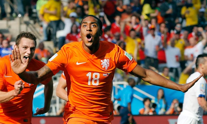 Netherlands' Leroy Fer celebrates scoring the opening goal during the group B World Cup soccer match between the Netherlands and Chile at the Itaquerao Stadium in Sao Paulo, Brazil, Monday, June 23, 2014. THE ASSOCIATED PRESS