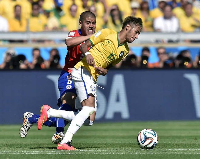 Brazil's Neymar, front, is challenged by Chile's Francisco Silva during the World Cup round of 16 soccer match between Brazil and Chile at the Mineirao Stadium in Belo Horizonte, Brazil, Saturday, June 28, 2014. (AP Photo/Martin Meissner)