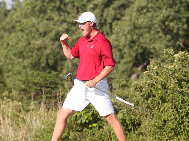 Trey Mullinax clinched the Crimson Tide's second straight national title in Hutchinson, Kan. The Crimson Tide dominated the season, winning nine tournaments, including the NCAA title and an SEC championship.