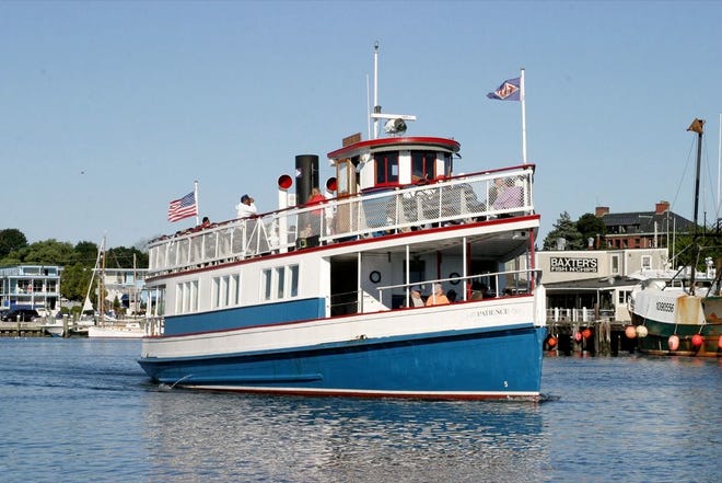 Take a sightseeing cruise on Hy Line Hyannis Harbor Cruises on Hyannis Harbor in Cape Cod, Mass. [ HY LINE CRUISES
 ]