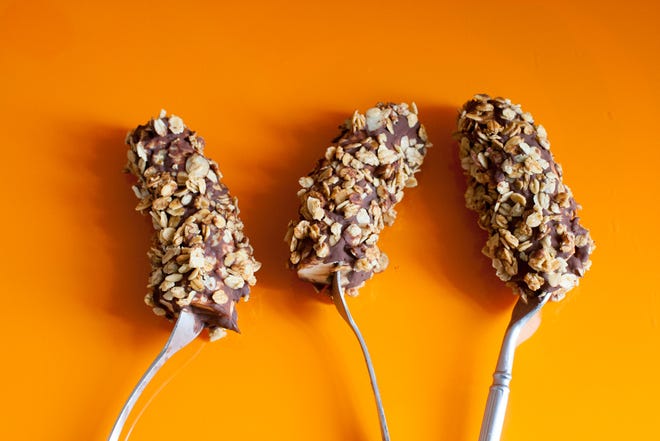 Parents will consider them a healthy, filling snack, but kids will consider Frozen Chocolate Granola Bananas a treat.