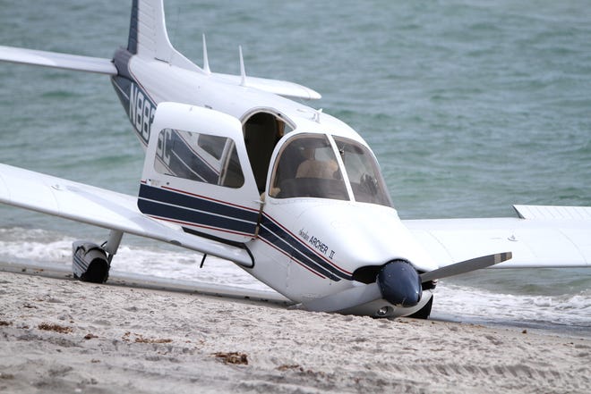 A beachgoer was killed and his daughter was injured when a plane crashed on Caspersen Beach on Sunday in Venice, Florida.