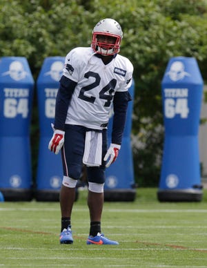 Patriots cornerback Darrelle Revis lines up Tuesday during a scrimmage of the between the Patriots and Eagles in Foxboro, Mass. The Associated Press.
