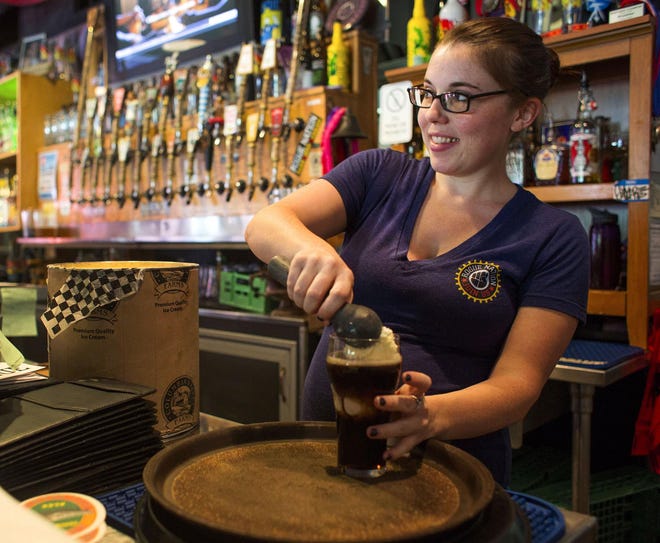 Hannah Jump, bartender and a server at Rogue Ales Public House in Eugene, makes a root beer float with Rogue’s own root beer. (Alisha Jucevic/The Register-Guard)