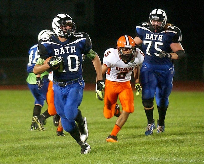 Bath running back Patrick Brewertakes off for a big gain in the second quarter against Waterloo. Eric Wensel/The Leader