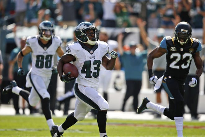 The Eagles' Darren Sproles runs for a 49-yard touchdown in the third quarter Sunday against the Jacksonville Jaguars at the Linc.