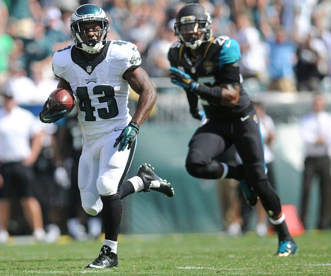 Running back Darren Sproles (43) gains speed and scores a touchdown during their game on Sunday afternoon against the Jaguars. The Eagles won 34-17.