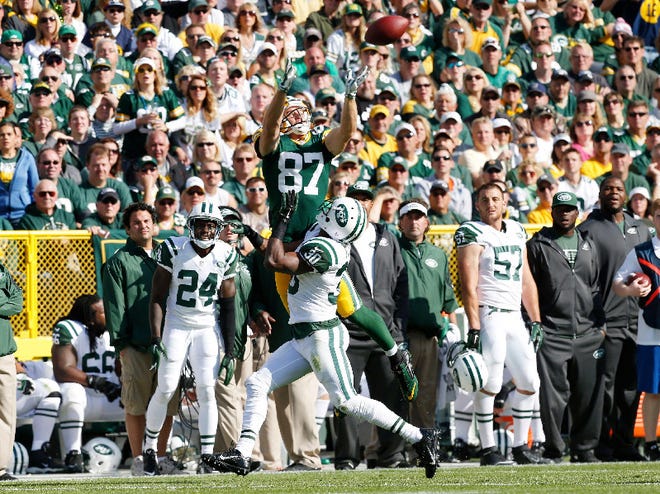 Green Bay's Jordy Nelson goes up against New York's Darrin Walls to make a catch during the first half of the Packers 31-24 victory over the Jets on Sunday.
