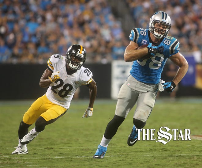 Carolina Panther's Greg Olsen (86) escapes being tackled by Pittsburgh Steelers Cortez Allen (28) to run the ball in for a touchdown during Sunday September 21, 2014 night's game at Bank of America Stadium in Charlotte, North Carolina. (AP, Ben Earp/The Star)