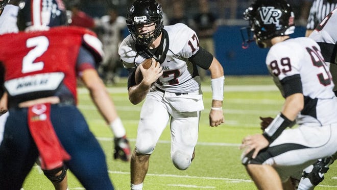 Quarterback Matt Snow ran for 308 yards and two touchdowns to lead Vista Ridge over East View 35-32 Friday night. (Ashley Landis/For American-Statesman)