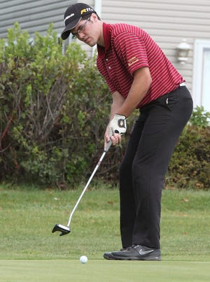Stockton’s Aric Jordan putts on the 18th green Tuesday, Oct. 7, 2014, during the Class 1A Regional at the Lake Carroll Golf Course.