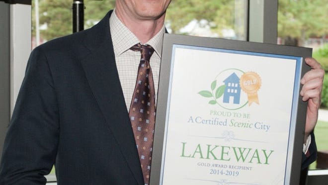 Lakeway Communications Coordinator Devin Monk accepts Lakeway’s Gold Scenic City Certification at the Scenic City event Oct. 2 in Houston.