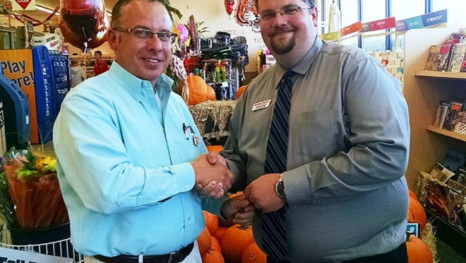 Smithville Brookshire Brothers store director Donny Watson (left) officially turned his keys over to Sam Burgess on Oct. 10.