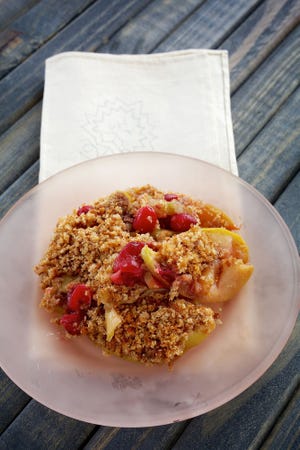Apple cranberry brown betty