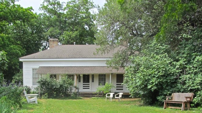 Boggy Creek Farm’s Greek Revival house from the 1840s is one of Austin’s oldest homes, and this weekend a docent-led tour will explore the history and architecture behind this designated historical site.