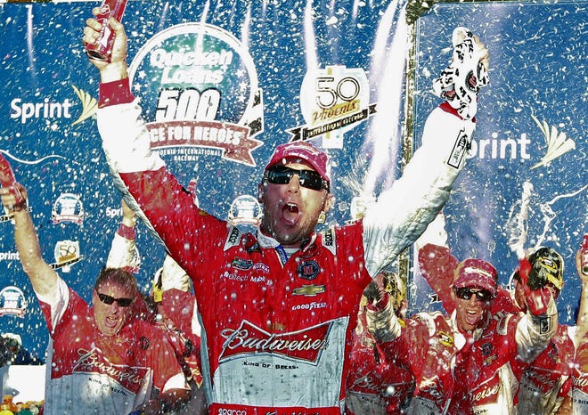 Kevin Harvick routed the field Sunday at Phoenix International Raceway, where he had to win to move into NASCAR's championship finale.