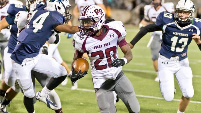 Day’shus White on a run for Round Rock during the game between Round Rock and McNeil at Kelly Reeves Athletic Complex on November 7, 2014. Henry Huey for Round Rock Leader.