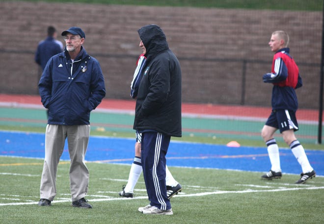Mount Academy head coach Tom Huleatt, left, and assistant George Vizvary, center, talk before the state Class D quarterfinals. Vizvary, the NJCAA Hall of Fame oach, helped Huleatt start the program three years ago. Will Montgomery/Times Herald-Record