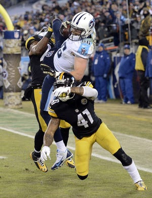 Tennessee Titans tight end Chase Coffman (86) catches a 4-yard touchdown pass while defended by Pittsburgh Steelers free safety Mike Mitchell, left, and Antwon Blake in the second half Monday in Nashville, Tenn.