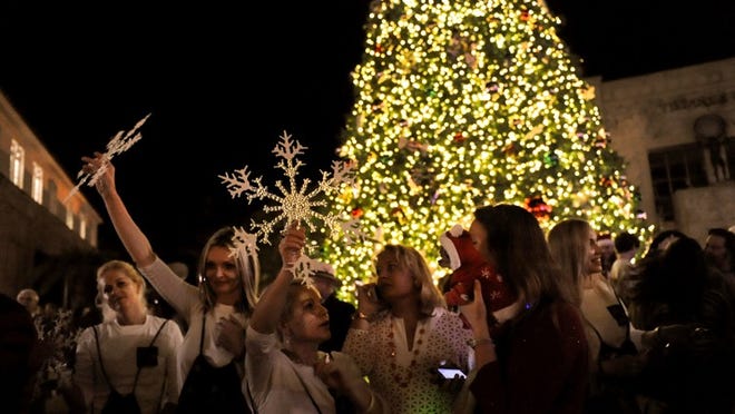 Revelers attend the 2013 Worth Avenue tree lighting.