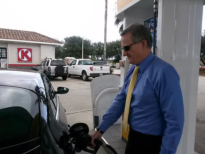 Attorney Mark King of Daytona Beach fills up his car Monday afternoon at a Shell station (News-Journal/ANTHONY DeFEO)