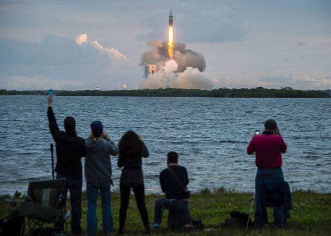 Spectators cheer as the United Launch Alliance Delta 4-Heavy rocket, with NASA’s Orion spacecraft mounted atop, lifts off from the Cape Canaveral Air Force Station, Friday, Dec. 5, 2014, in Cape Canaveral, Fla. (AP Photo/Houston Chronicle, Smiley N. Pool) MANDATORY CREDIT