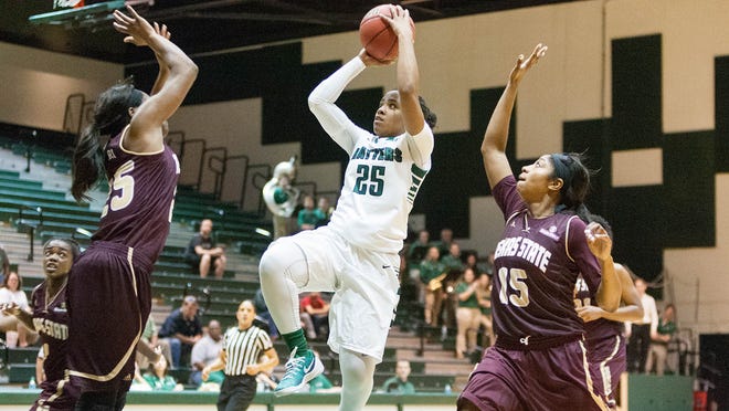 Stetson's Aisha Turner shoots between two Texas State defenders during Saturday's championship game of the Hatter Classic.