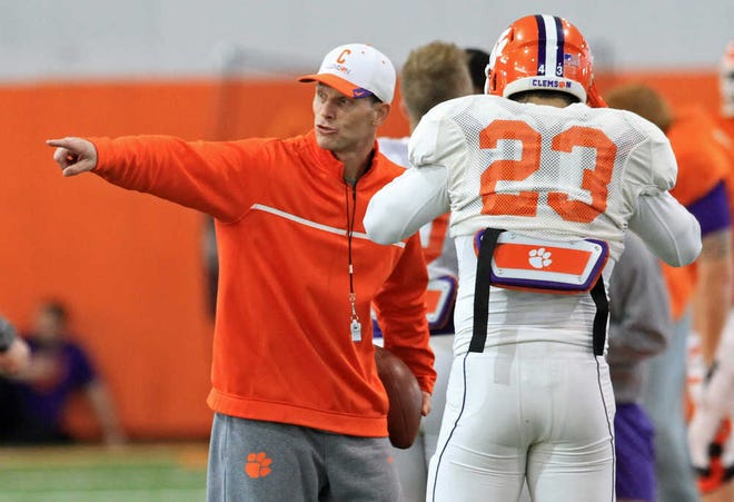 Clemson defensive coordinator Brent Venables, left, gives instructions during an NCAA college football bowl practice session on Saturday, Dec. 13, 2014, in Clemson, S.C. Clemson is to play Oklahoma in the Russell Athletic Bowl in Orlando, Fla. on Dec. 29. (AP Photo/The Independent-Mail, Mark Crammer) THE GREENVILLE NEWS OUT; SENECA NEWS OUT