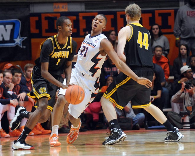 Illinois’ Malcolm Hill, center, is averaging 13.4 points and 5.8 rebounds per game as a sophomore. ROBIN SCHOLZ/THE ASSOCIATED PRESS
