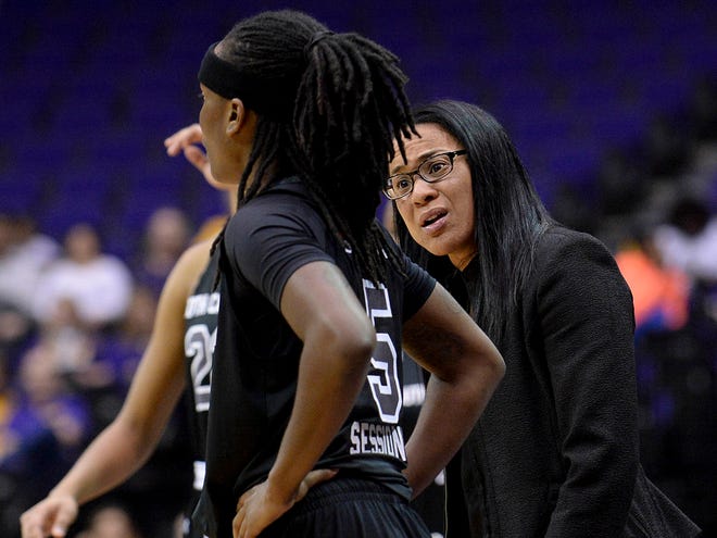South Carolina head coach Dawn Staley, right, speaks with guard Khadijah Sessions during Sunday's game against LSU in Baton Rouge, La. South Carolina won 75-51.