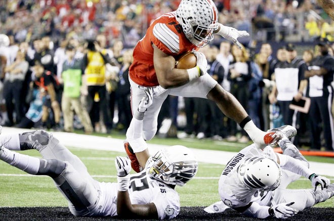 Ohio State's Ezekiel Elliott runs for a 9-yard touchdown Monday during the second half of the Buckeyes' victory against Oregon to capture the national championship in Arlington, Texas.