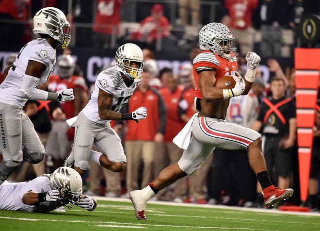 Ezekiel Elliott scampers into the end zone for a 33-yard touchdown that tied the game 7-7. Ohio State would never trail after Elliott's score. (Brian Davies/The Register-Guard)