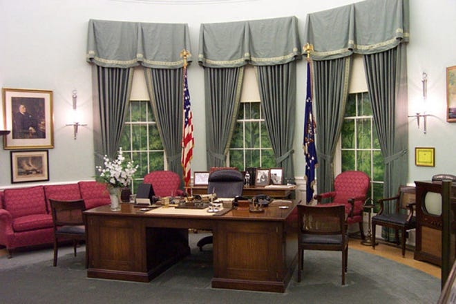The Truman Oval Office replica at the Truman Library in Independence. | whitehouesmuseum.org