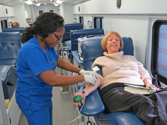 Josh Murphy/Bluffton Today Brenda Pollock prepares to draw blood from donator Bonnie Ridgely.