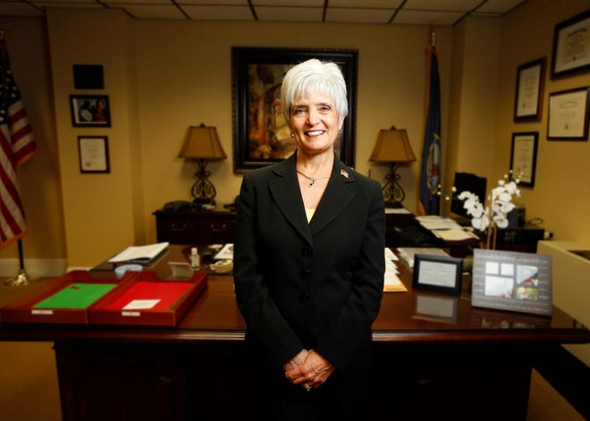 Maria Andrews has announced she is stepping down from her post as the director of the Tuscaloosa Veterans Affairs Medical Center.