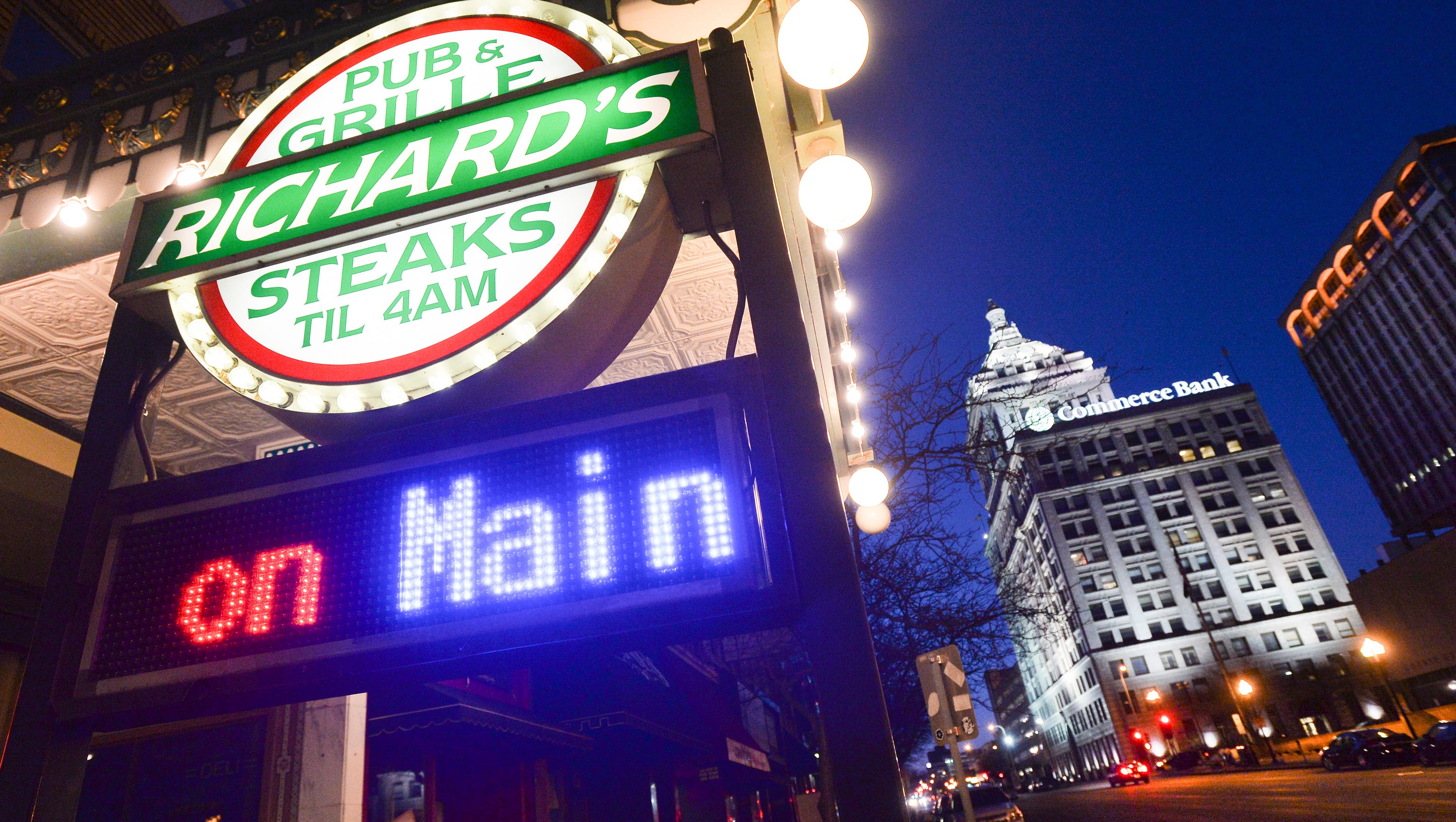 Richards's On Main is looking for a new owner. Dave Remington, owner of bar and restaurant is selling and moving out of Peoria.