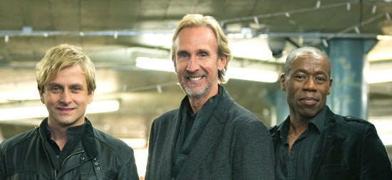 Mike Rutherford (center), with frontmen Tim Howar (left) and Andrew Roachford.