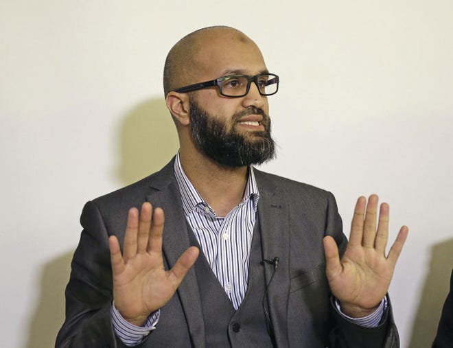 Matt Dunham/Associated Press Asim Qureshi talks during a press conference held by a human rights charity in London. A British-accented militant who has appeared in beheading videos released by the Islamic State group in Syria bears "striking similarities" to a man who grew up in London, a Muslim lobbying group said Thursday.